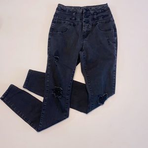 Women Forever 21 skinny jeans. Size 24. Black.